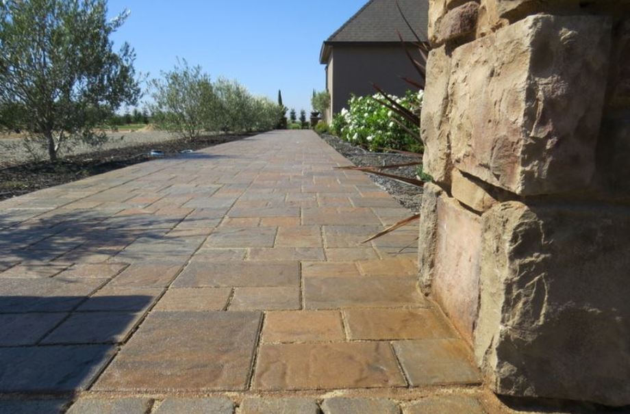 an image of stone pavers driveway rocklin, ca